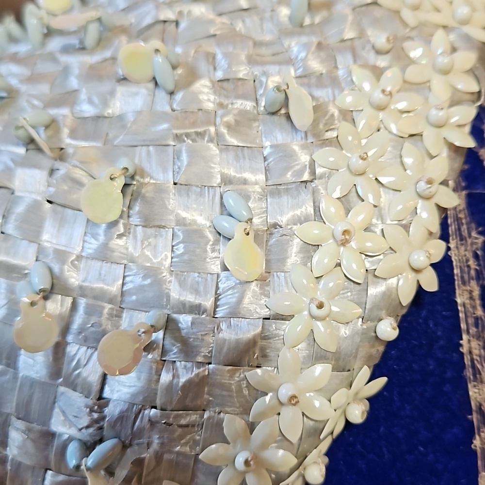 Vintage straw, beaded hat with netted tie from the 1940s or 1950s - Picture 5 of 8